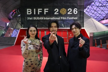 山﨑賢人＆松下洸平＆武井咲が登壇　韓国語で挨拶も『殺人の門』釜山国際映画祭ワールドプレミア 画像