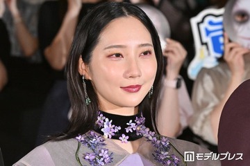 ファーストサマーウイカ、美脚輝くバブル衣装姿に反響「大人の色気がすごい」「似合いすぎてる」 画像