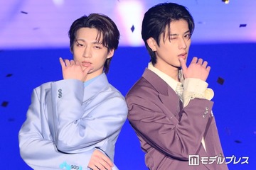 ICEx志賀李玖＆阿久根温世、対照的カラーの洗練スーツ姿 唇拭う仕草にキュン【TGC北九州2026】 画像