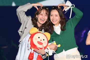井上清華アナ＆高木晴菜アナ、“めざましくん”＆“てんタマくん”ぬいぐるみ抱えランウェイ登場 お揃いポーズで会場沸かす【TGC北九州2026】 画像