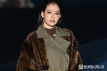 なごみ、オールバックヘアでオーラ全開 抜群スタイル際立つロングコート姿【TGC北九州2026】 画像