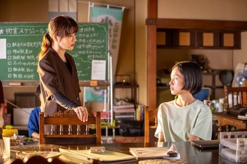 石原さとみの撮影現場での素顔 河合優実が明かす「それができる大人になりたい」2人が語る“野木脚本”の魅力とは【ポリティカルパン】 画像