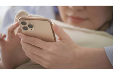 【衝撃】スマホの長時間の使用も関係!? 皮膚科医が明かす「ハンドクリームを塗っても治らない手荒れ」の意外な原因 画像