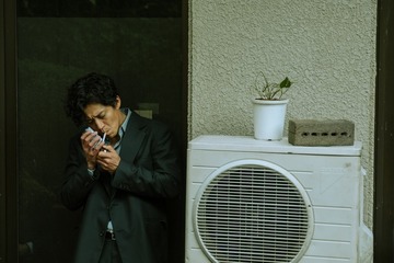 小栗旬、色気とアウトローな魅力漂う『バッド・ルーテナント：トウキョウ』本編映像 画像
