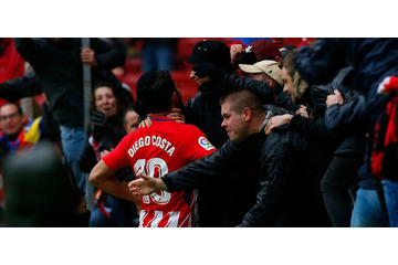 D・コスタ、ファンと得点を喜んで退場…シメオネ監督はどう思った？ 画像