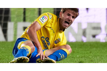 バルサからローン中の若手MF、自分のタックルで重傷…シーズン絶望に 画像