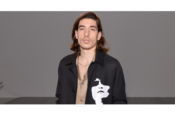 アーセナルDFベジェリンのファッションが話題！「レディースのパジャマ」を着る 画像