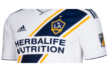 LAギャラクシー、2018新ホームユニフォームを発表！ 定番の「タスキ」を継続 画像