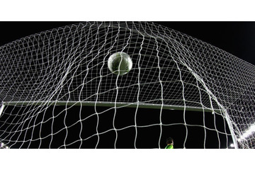 ダブルでやってもうた！GKの「二重ミス」が実に悲しい 画像