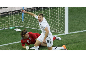 2010年W杯でイタリア相手に先制、あのFWが引退… FIFAも名残惜しむ 画像