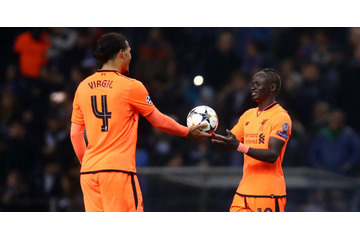 リヴァプールFWマネの「ハット記念ボール」の裏話がおもしろい 画像