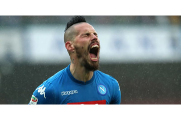 狂気…ハムシーク、コーナーフラッグを破壊！1年ぶりのイエロー食らう 画像