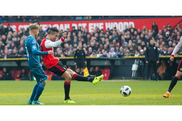 フェイエ復帰のファン・ペルシー、半年ぶりのスタメンで「美ゴール」！ 画像