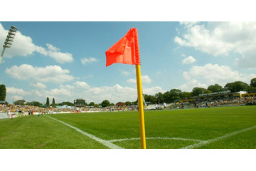 仰天！なんとコーナーフラッグを「武器化」！若手選手の“武装”が話題 画像