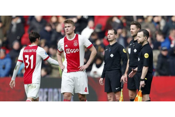 イエロー2枚貰ったのに…なぜか退場にされず！謎の珍事が発生 画像