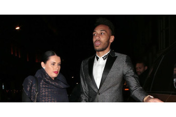 オーバメヤング、すげー車でレストランに現れる 画像