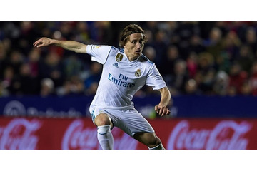 もはや芸術…モドリッチの「アウトサイドパス」をまとめたプレー動画がいいぞ 画像