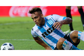 ドルトムントが欲しがる逸材！ラウタロ・マルティネスが「スーパー股抜き」 画像