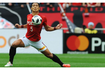 槙野智章の「色違いスパイク」、海外サイトでも取り上げられる 画像