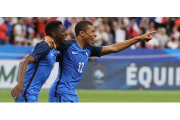 デンベレ×エンバッペは最強？絶妙の「コンビプレー」を映像で 画像