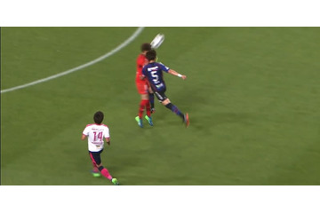 GK東口とDF三浦の衝突…その時、試合を止めようとしたC大阪の選手って？ 画像
