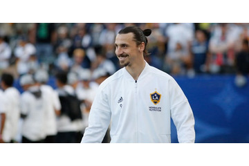 イブラヒモヴィッチが日本人と2ショット写真！Instagramで紹介したのは 画像