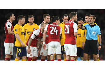 開始10分で退場者、12分でシメオネ退席…ELアーセナル戦で一体何が 画像