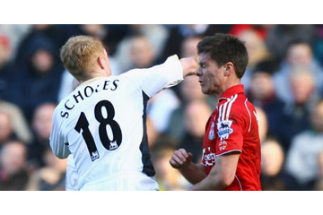 ユナイテッドvsリヴァプール！宿敵バトルであった「16度の退場劇」、全部わかる？ 画像