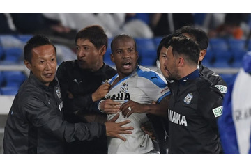 2018シーズンのJ1、今季も「警告・退場ランキング」は外国人選手が独占中 画像