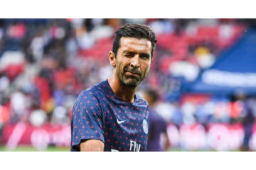 これはグッとくる！ブッフォン、盟友テュラムの息子と対戦してユニフォームを交換 画像