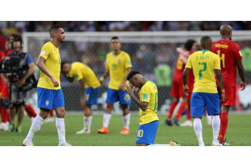 韓国どころじゃねえ…ブラジル代表のチームバスが卵まみれに 画像