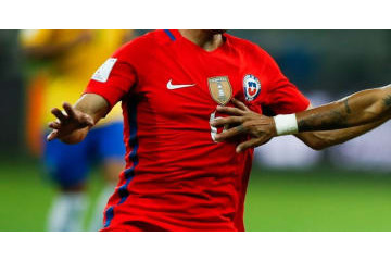 日本代表と戦う予定だったチリ選手、韓国人に「差別的ジェスチャー」？ 画像