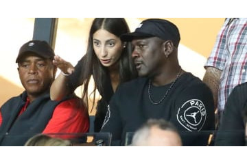 マイケル・ジョーダンがPSG戦に降臨！もちろん「あのアイテム」を着てたぞ 画像