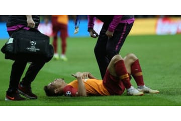 負傷退場の長友佑都、肺に穴が空いていた…気胸と診断 画像