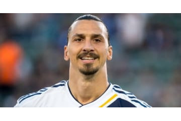 イブラヒモヴィッチ、洞窟から救出されたタイ人少年たちと対面！「俺より勇敢だ」 画像