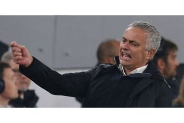 ユナテッド歴史的大逆転！モウリーニョの”耳あて”ポーズは必見だ 画像