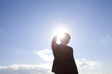 情弱とは「手帳は真っ黒で通帳が真っ白」な人 画像