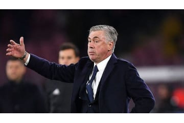 アンチェロッティが「Amazon」商品を配達！ファンの反応が話題に 画像