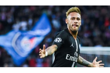 メッシとネイマールも！チャンピオンズリーグ、今季の「衝撃FK5連発」 画像