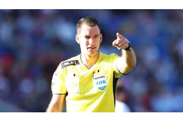 Jリーグで笛を吹いた豪州人審判、イングランド2部初の外国人レフェリーに！ 画像
