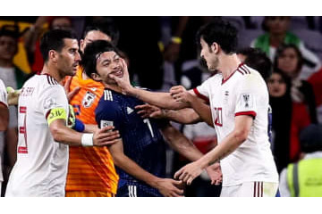 日本代表戦であらぶったイランFWアズムン、敗退を謝罪 画像