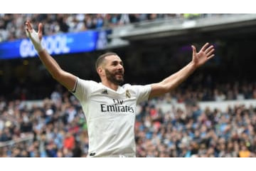 ベンゼマ、ロナウド超え！？レアル創設117年で「史上初」 の選手になる 画像