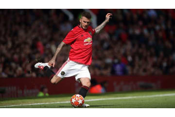 44歳ベッカム、サイドチェンジは今でも神！伝家の宝刀「超ロングパス」 がやばい 画像