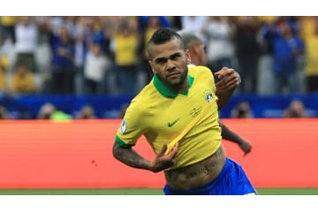 36歳アウヴェスまだすごい！味方を“差配”した「圧巻」攻撃参加がこれ 画像