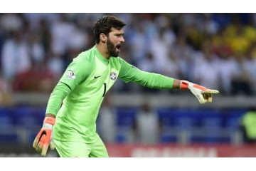 GKアリソン、メッシの“神シュート”を無効化した驚愕の「捕球」がこれ 画像