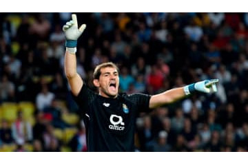 中島も目撃！カシージャス、鬼神の如き「魂の鬼セーブ」がこれ 画像