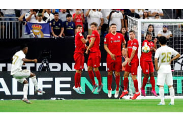 レアルの18歳ロドリゴ、バイエルンの壁を「赤っ恥」にさせた超FKがこれ！ 画像