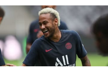 ネイマール、PSG監督に押し倒される！話題の「謎シーン」がこれ 画像