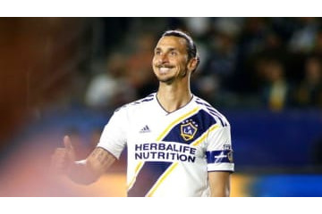 イブラの「ドヤ顔」がクールすぎる！ダラス戦での2ゴールを見よ 画像