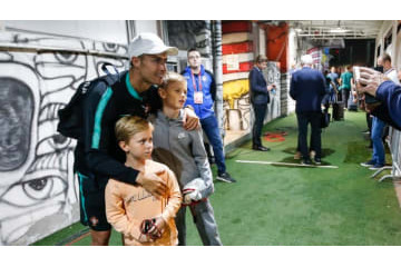 ロナウド、世界的人気だと代表戦でこうなる「マティッチの出待ち」がこれ 画像